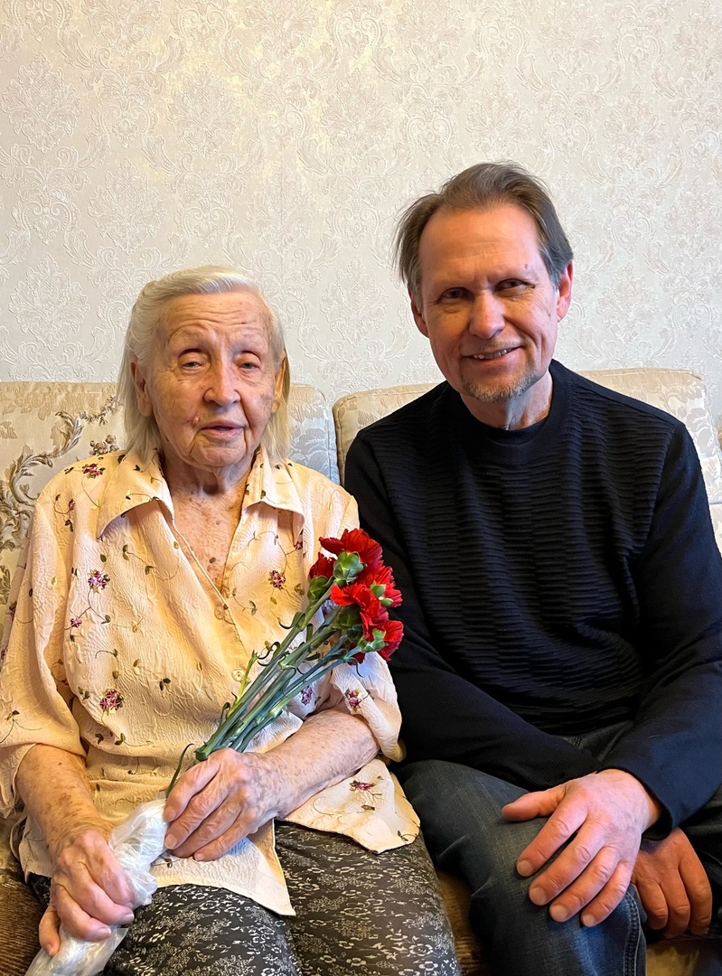 Директор клуба Юрий Березкин посетил ветерана Великой Отечественной войны Зотову Лидию Георгиевну