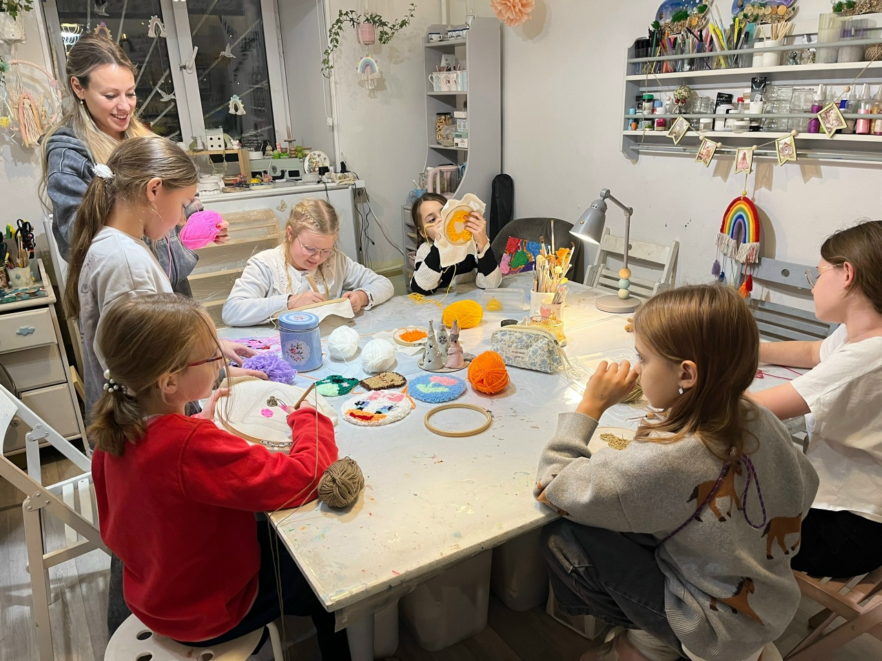 В мастерской «Колибри» дети освоили  новые техники художественно-прикладного творчества.