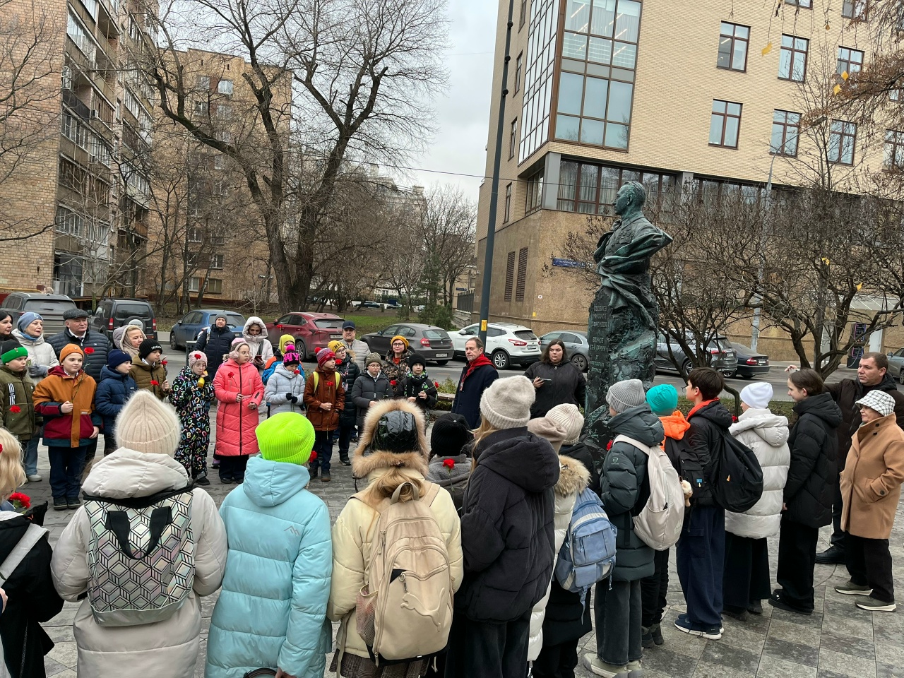 Традиционная акция «Хранители памяти» у памятника легендарному командарму Михаилу Ефремову и воинам 33 Армии.