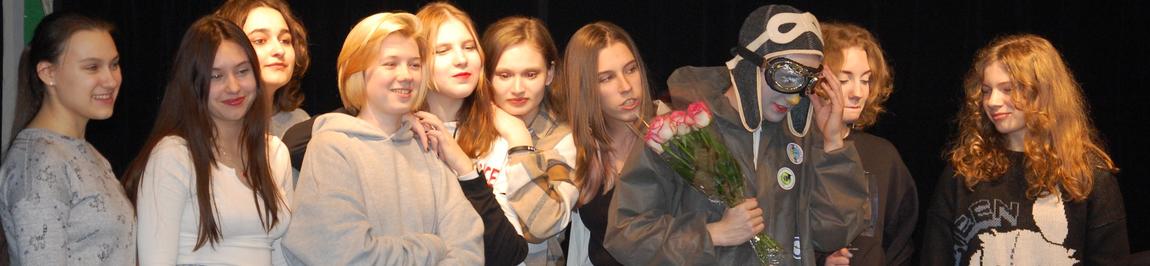 Школьный театр «Улей» показал премьерный спектакль-комедию «У ковчега в восемь»