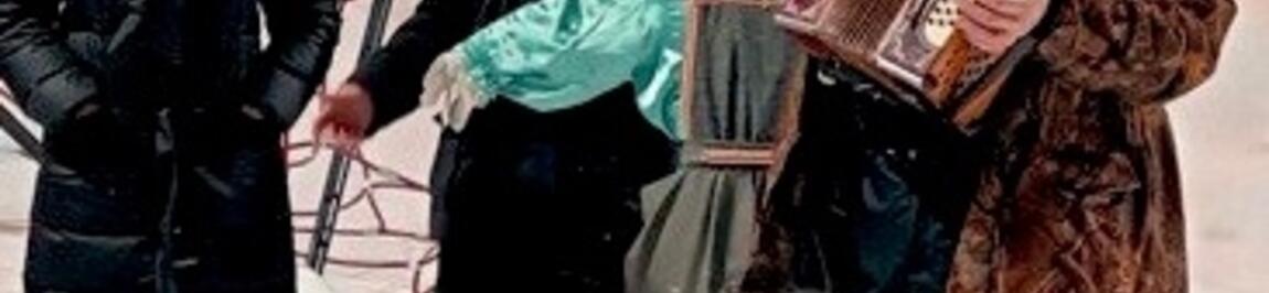 Фольклорный коллектив «Белый Камень»поздравил соседей с Масленицей.