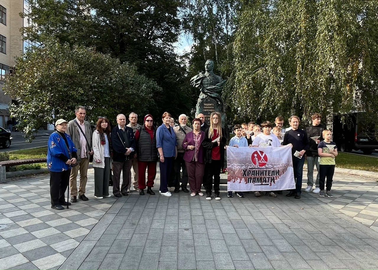 Традиционную патриотическая акция «Хранители памяти», приуроченная  празднованию Дня города Москвы.