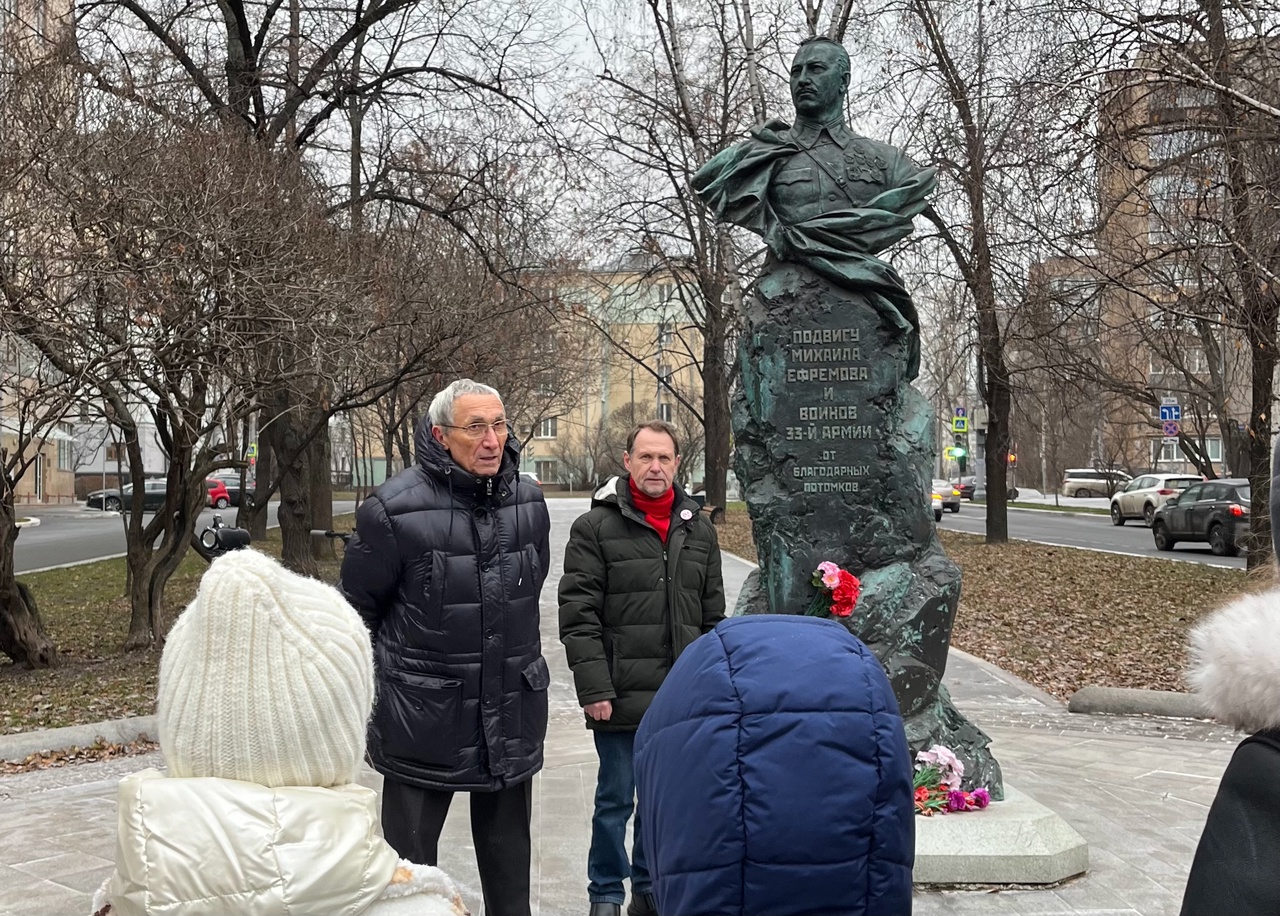 Линейка «Хранители Памяти» у памятника командарму Михаилу Ефремову