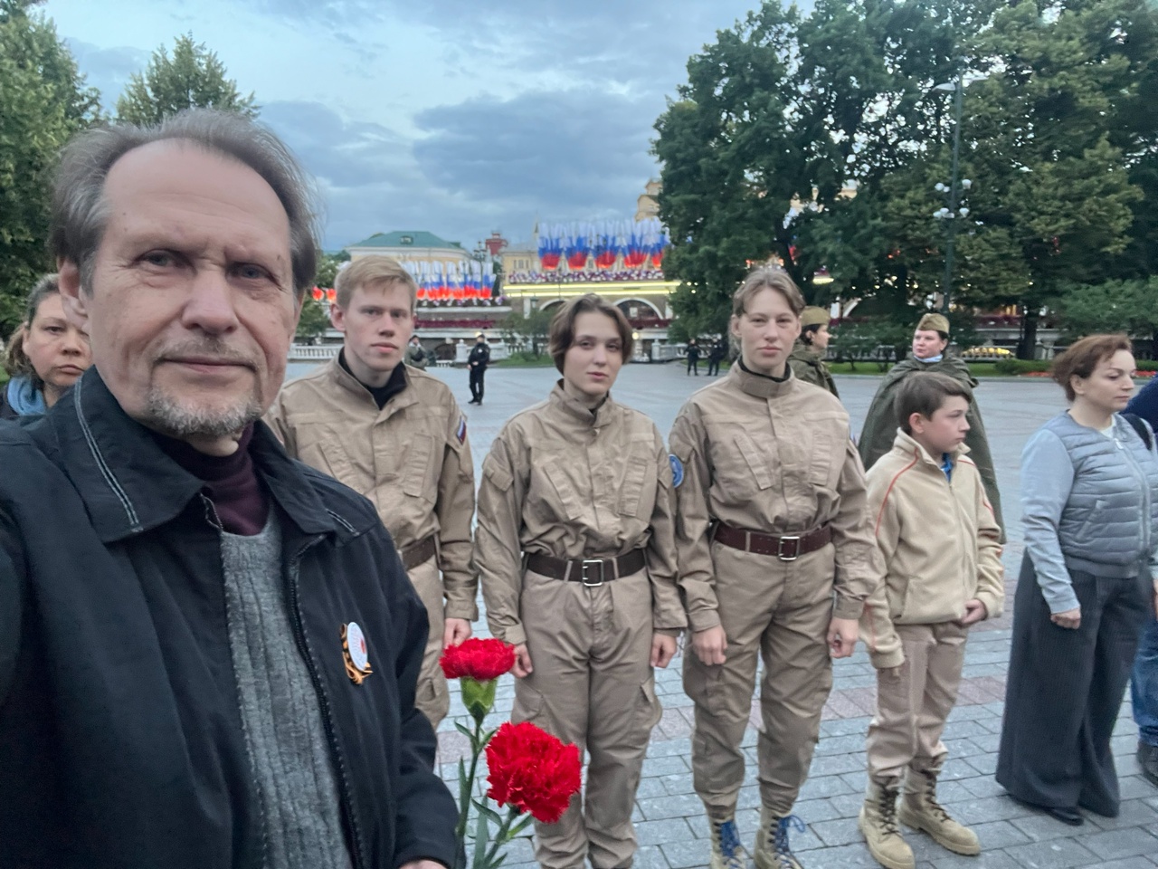 Патриотическая акция «Вахта Памяти - Вечный Огонь» у мемориала «Могила неизвестному солдату»