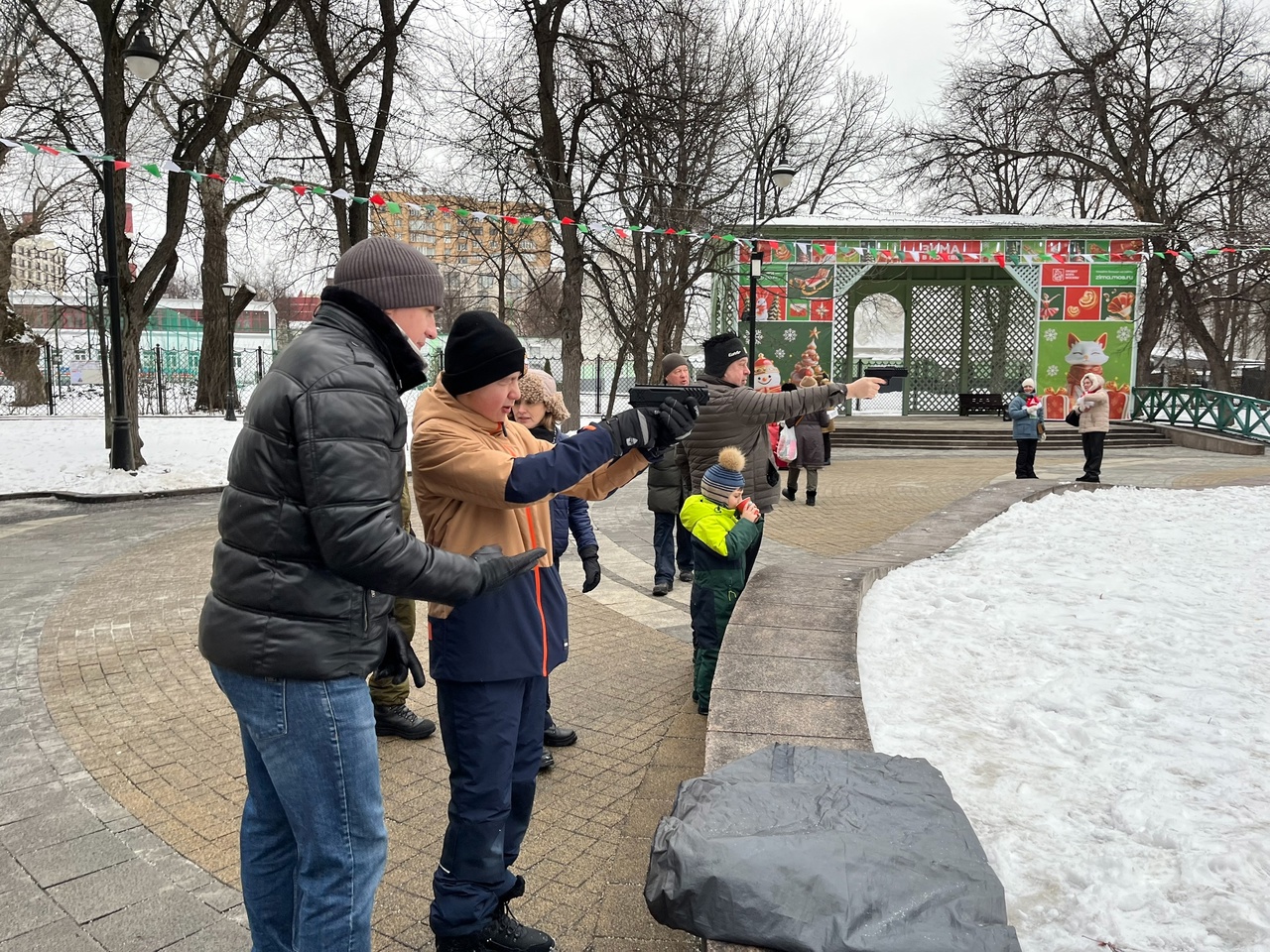 Лазер тир на фестивальной площадке программы «Зима в Москве»