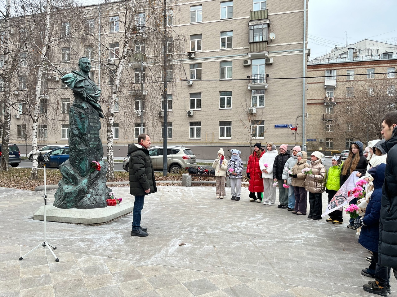 Линейка «Хранители Памяти» у памятника командарму Михаилу Ефремову