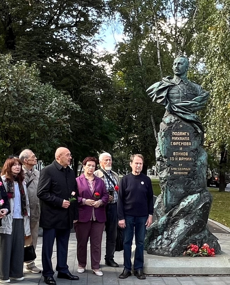 Традиционную патриотическая акция «Хранители памяти», приуроченная  празднованию Дня города Москвы.